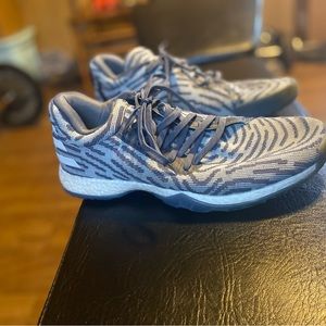 James harden basketball shoes, size 11, worn Indoors limited times